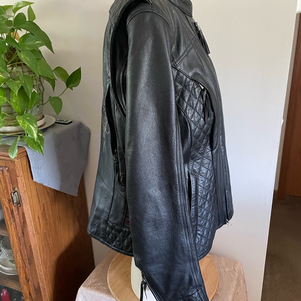 Harley-Davidson Ladies Leather Jacket W/ Red & Gray Design. Sweatshirt included - Picture 6 of 16